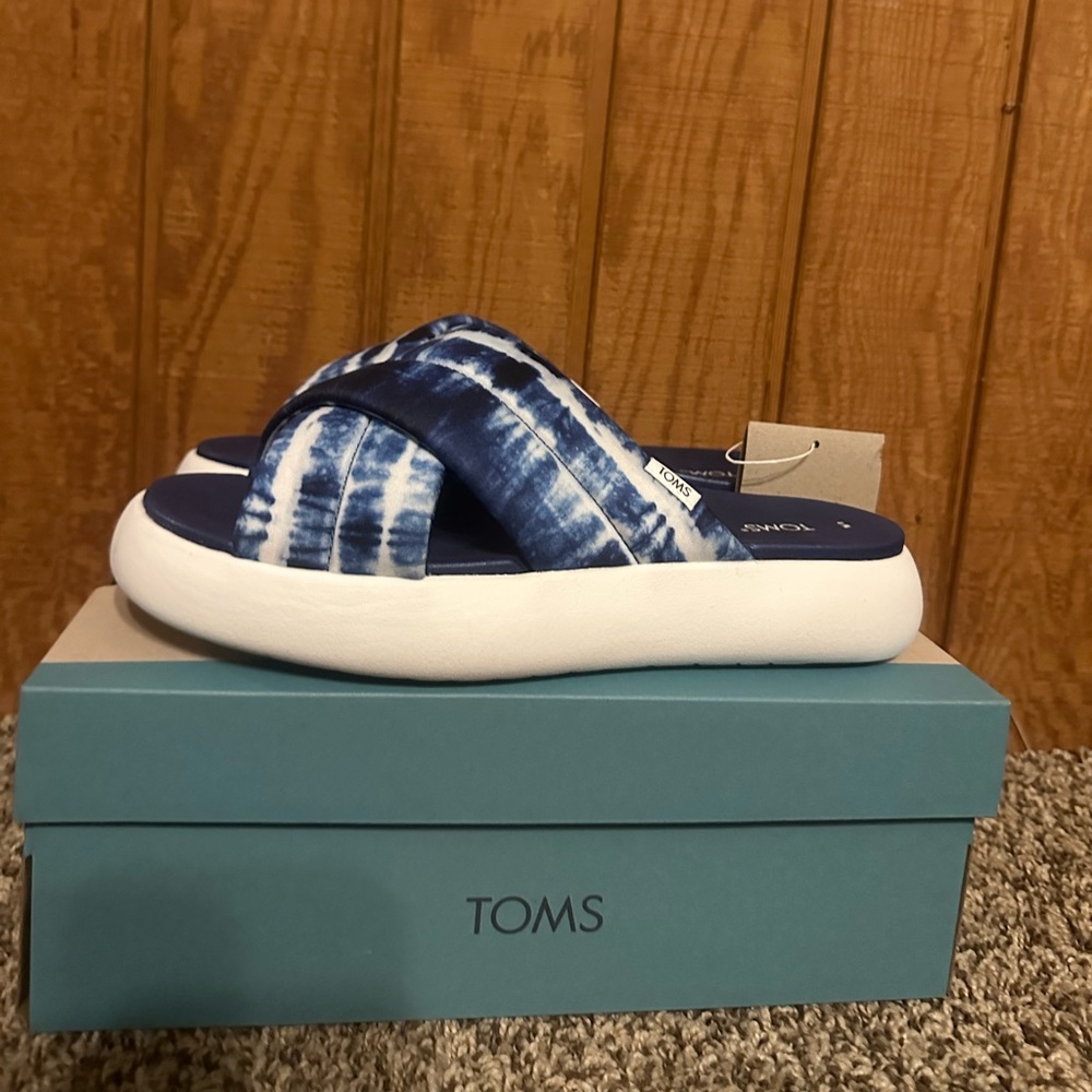 TOMS ALPARGATA MALLOW CROSSOVER SANDAL: BLUE TIE DYE: NIB: SZ 9
